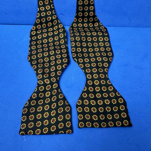 Vintage London Beau Silk Bow Tie Black Red Yellow Geometric Medallion Made USA - Picture 7 of 13